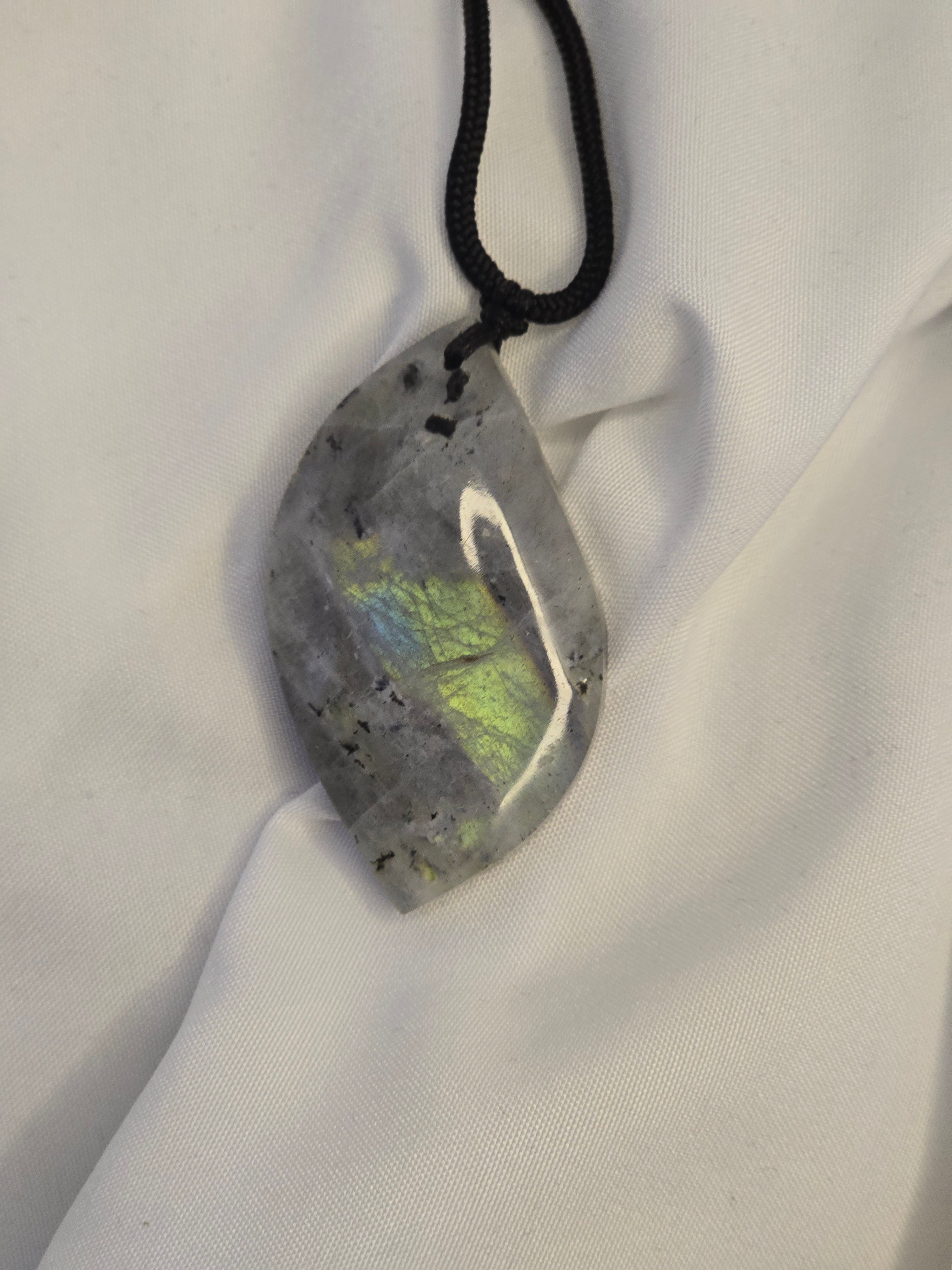 Labradorite Crystal | Transformation • Intuition • Protection